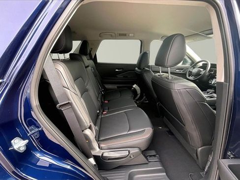 New 2026 Nissan Pathfinder SL image 10