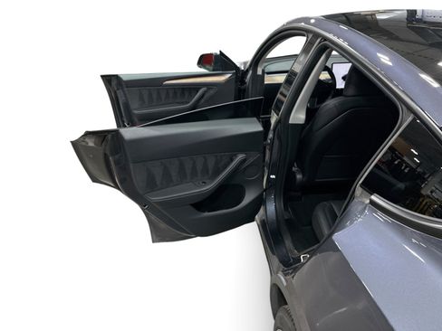 Certified 2023 Tesla Model Y Long Range AWD/4WD image 10