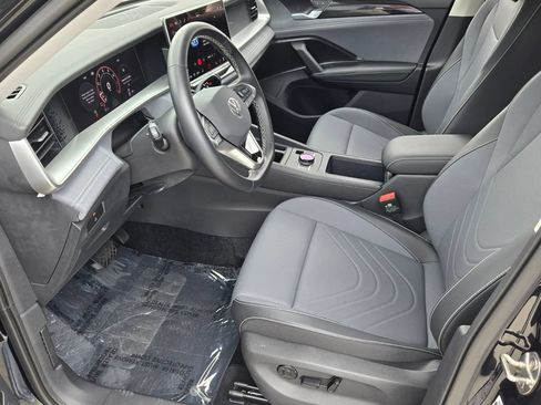 Certified 2026 Volkswagen Tiguan SE w/ Panoramic Sunroof Package FWD image 10