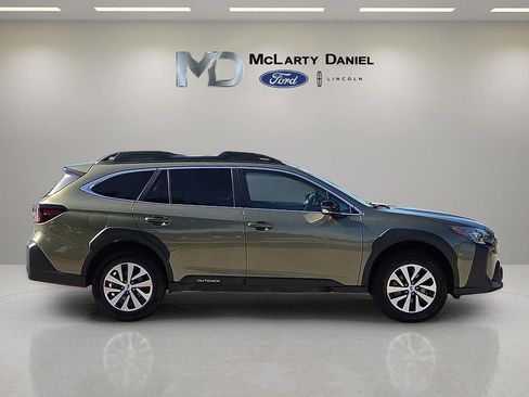 Used 2024 Subaru Outback Premium AWD/4WD image 6
