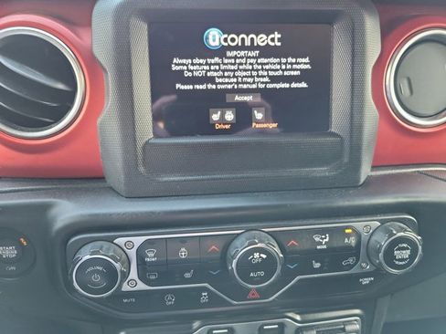 Certified 2020 Jeep Wrangler Unlimited Rubicon w/ Cold Weather Group image 34