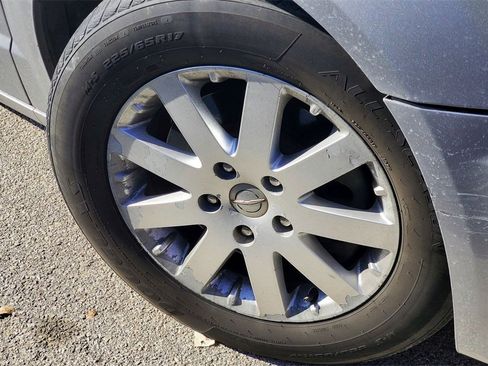 Used 2016 Chrysler Town & Country Touring image 4