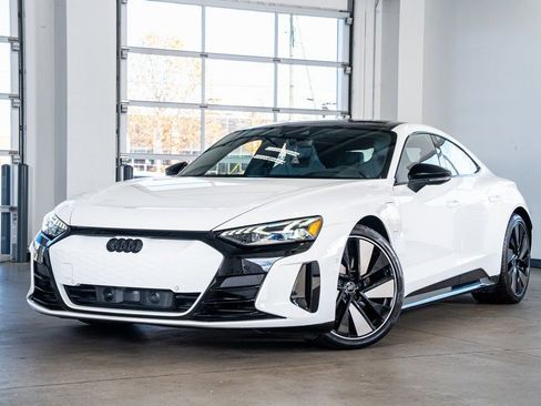 Used 2024 Audi e-tron GT Prestige image 2