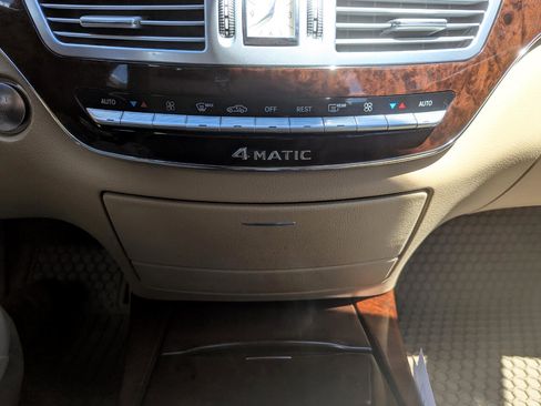 Used 2010 Mercedes-Benz S 550 4MATIC image 25