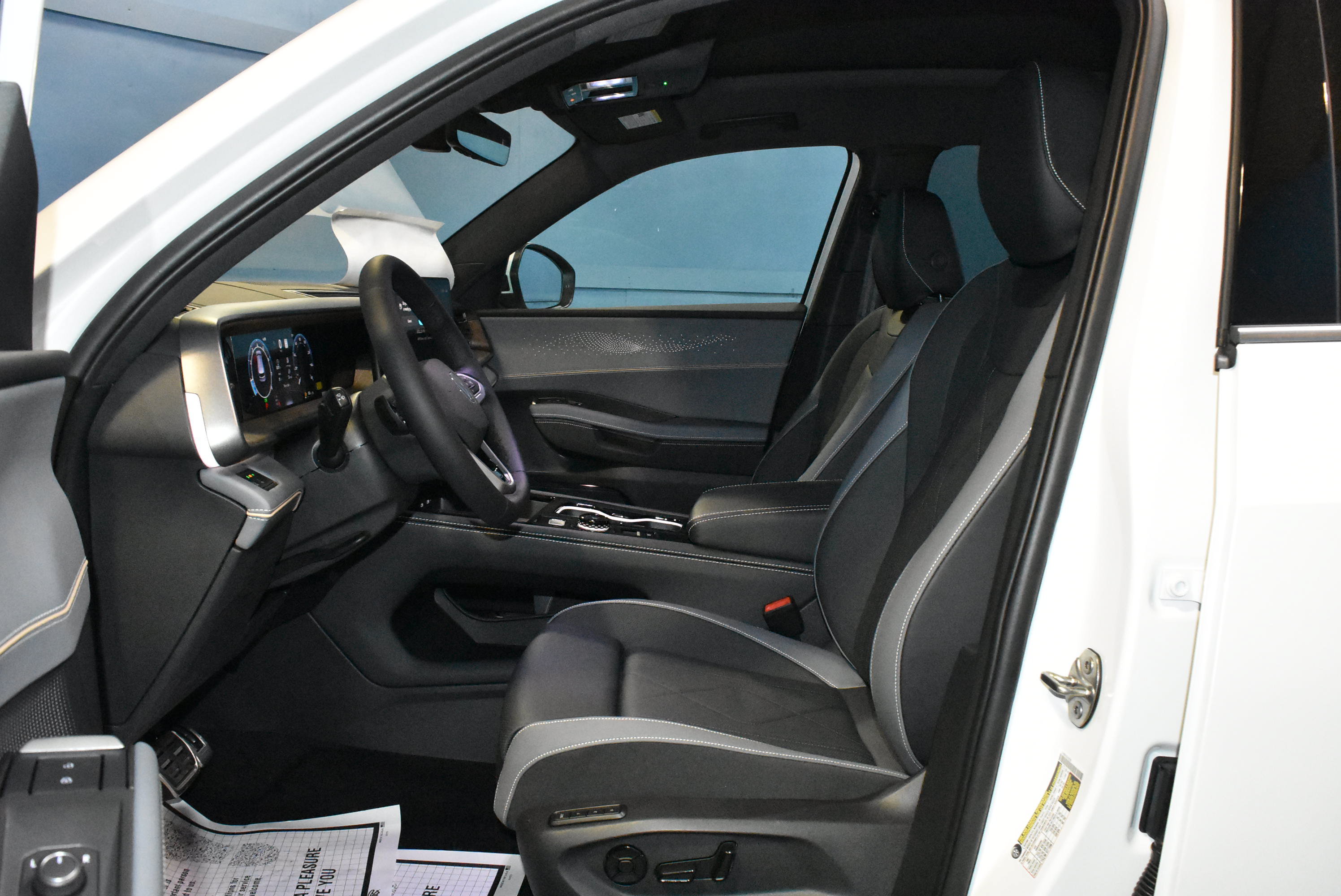 New 2027 Volkswagen Atlas SEL R-Line AWD/4WD image 6