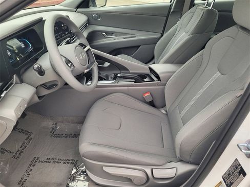 New 2026 Hyundai Elantra SE image 8