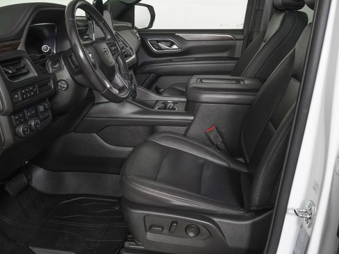 Used 2022 Chevrolet Suburban Z71 w/ Z71 Off-Road Package AWD/4WD image 15