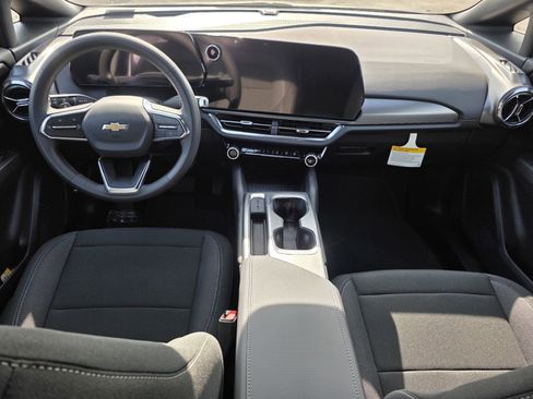 New 2026 Chevrolet Equinox EV LT image 18