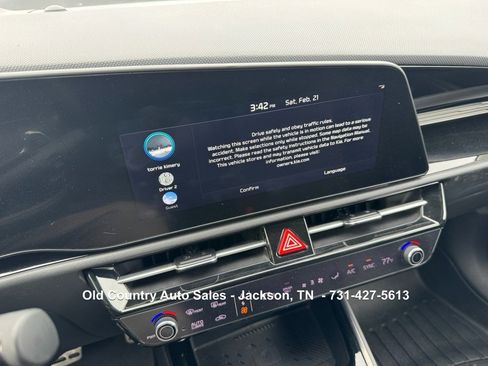 Used 2023 Kia Niro EX Touring image 57