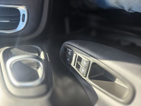 Used 2014 FIAT 500L Lounge image 23