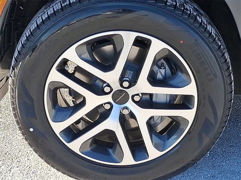 New 2026 Land Rover Defender 110 S image 5