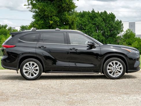 Used 2021 Toyota Highlander Limited AWD/4WD image 8