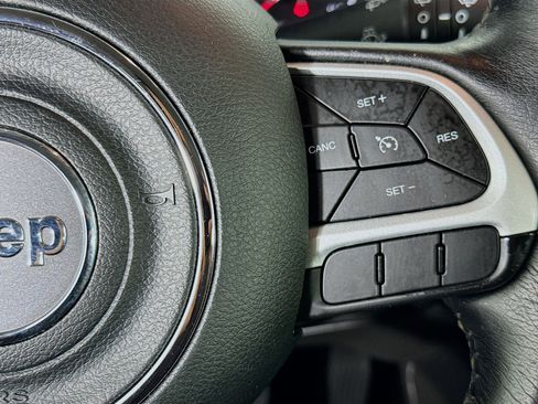 Used 2020 Jeep Renegade Latitude w/ Cold Weather Group image 14