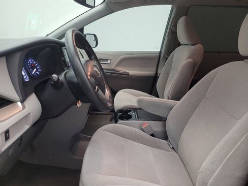 Used 2018 Toyota Sienna LE FWD image 17