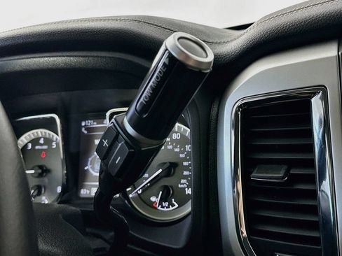 Used 2018 Nissan Titan PRO-4X w/ Pro-4x Convenience Package AWD/4WD image 16