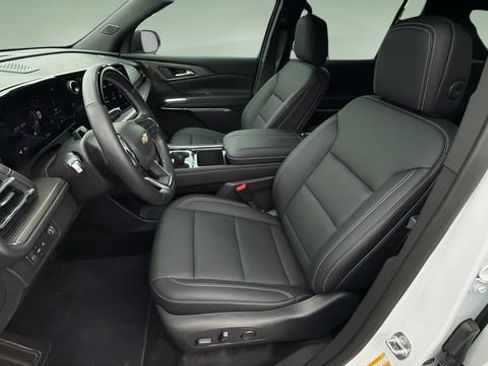 Used 2025 Chevrolet Traverse LT w/ Enhanced Driving Package FWD image 18