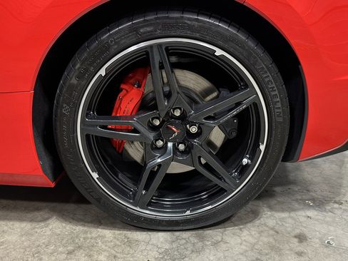 Used 2021 Chevrolet Corvette Stingray Coupe w/ Z51 Performance Package image 24