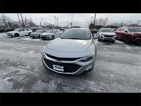 Used 2024 Chevrolet Malibu RS image 3