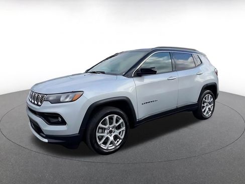 Used 2025 Jeep Compass Limited AWD/4WD image 8