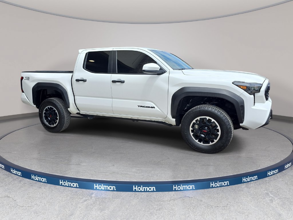Used 2024 Toyota Tacoma TRD Off-Road AWD/4WD image 5