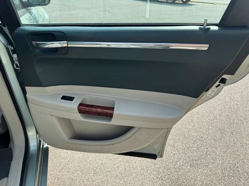 Used 2005 Chrysler 300 C w/ Protection Group II RWD image 20