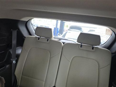 Used 2017 Hyundai Santa Fe Limited w/ Cargo Package FWD image 12