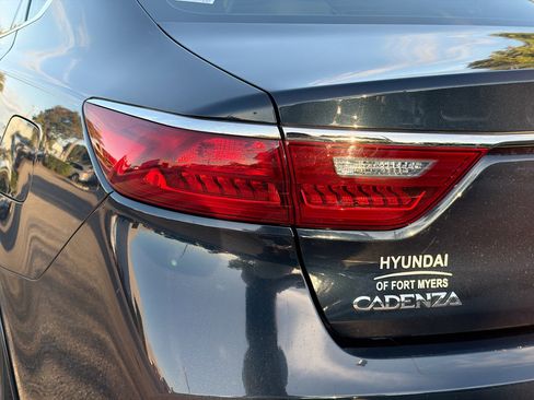 Used 2018 Kia Cadenza Premium image 11
