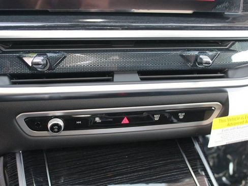 Used 2025 BMW X7 xDrive40i w/ M Sport Package image 17