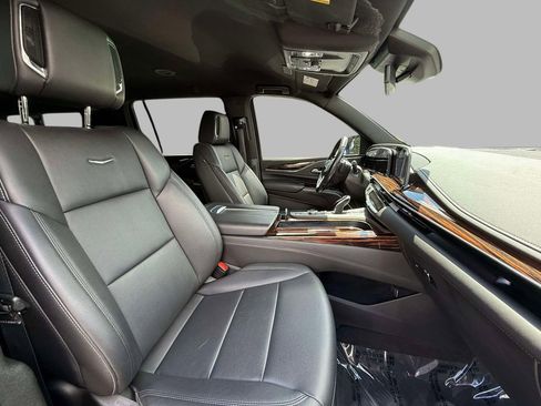 Used 2024 Cadillac Escalade ESV Luxury AWD/4WD image 14