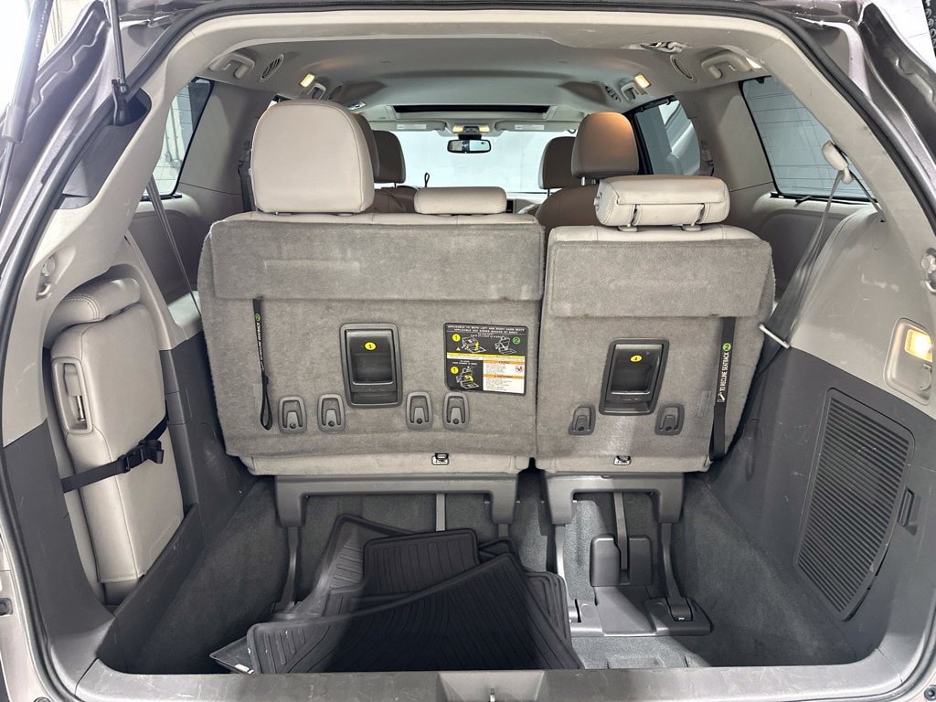 Used 2020 Toyota Sienna XLE w/ Protection Package FWD image 16