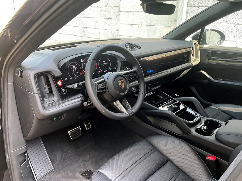 Used 2026 Porsche Cayenne GTS AWD/4WD image 4