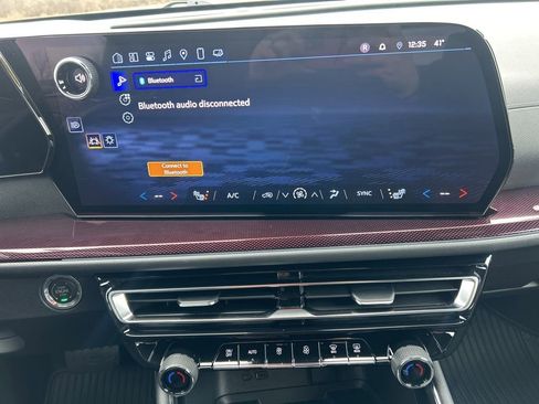 Used 2025 Chevrolet Traverse Z71 w/ Driver Confidence Package image 28