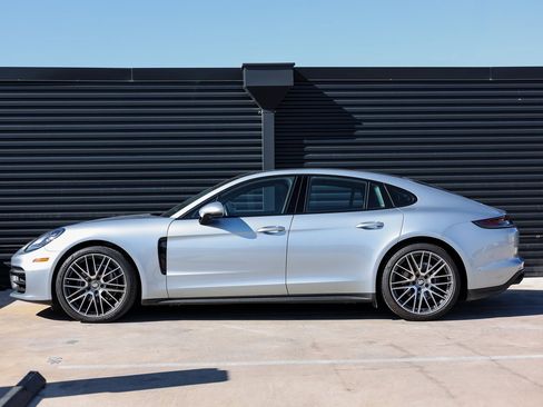Certified 2022 Porsche Panamera 4 image 2