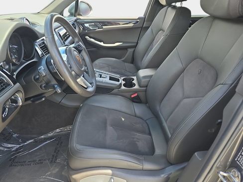 Used 2018 Porsche Macan AWD/4WD image 18