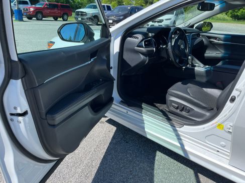 Used 2018 Toyota Camry XSE w/ Driver Assist Package FWD image 9
