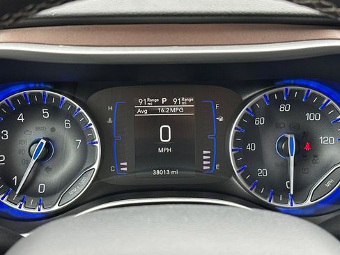 Used 2024 Chrysler Voyager LX image 29