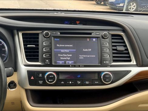 Used 2017 Toyota Highlander Limited Platinum FWD image 7