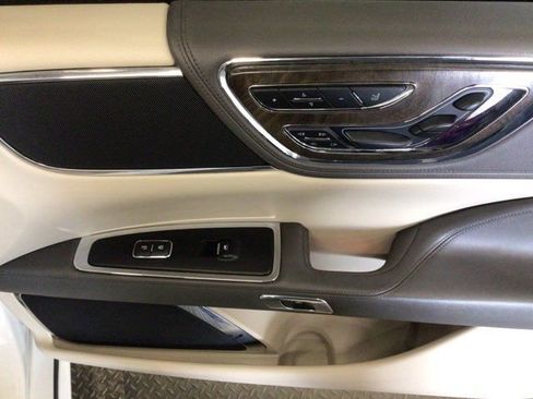 Used 2018 Lincoln Continental Select FWD image 18