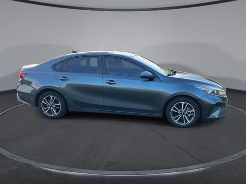Used 2022 Kia Forte LXS FWD image 9