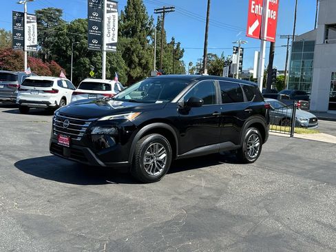 Used 2024 Nissan Rogue S FWD image 2