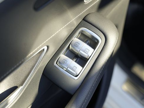 Used 2014 Mercedes-Benz S 550 Sedan image 33