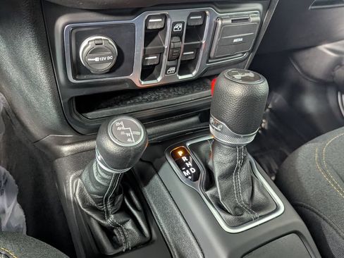 Used 2025 Jeep Wrangler Unlimited Sport AWD/4WD image 21