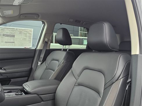 New 2025 Nissan Pathfinder SL w/ Lighting Package (N92) image 17