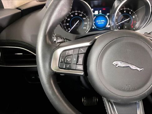 Used 2019 Jaguar F-PACE Prestige AWD/4WD image 18