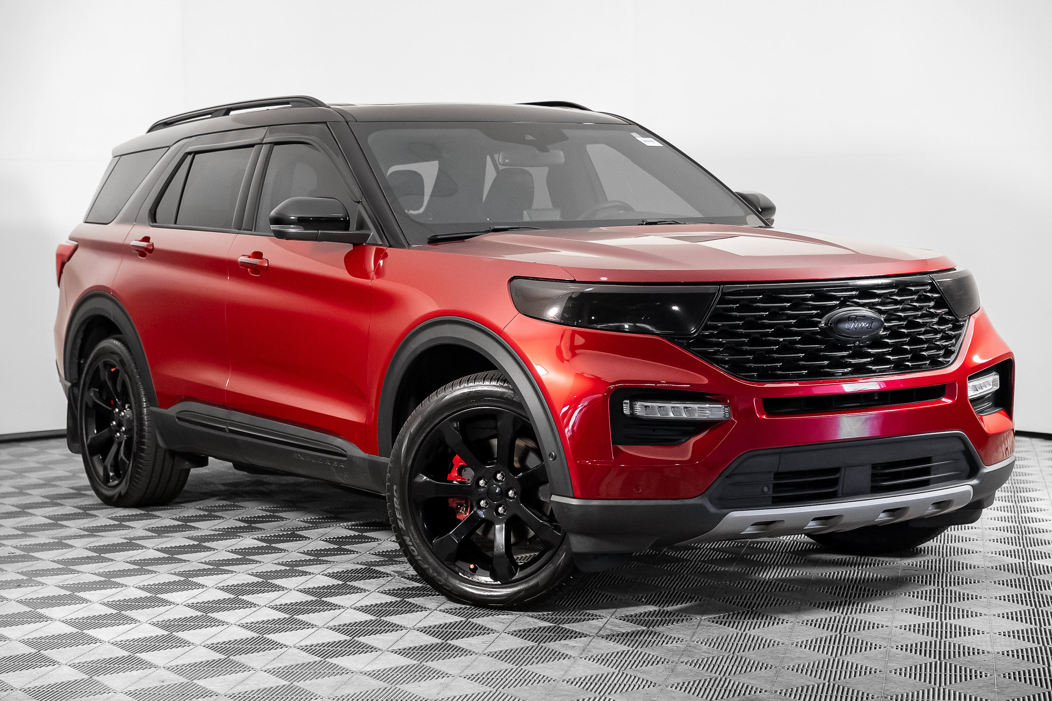Used 2020 Ford Explorer Platinum w/ Premium Technology Package AWD/4WD image 1