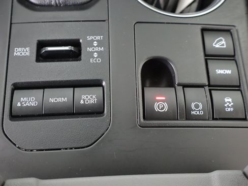 Used 2023 Toyota Highlander XLE AWD/4WD image 20