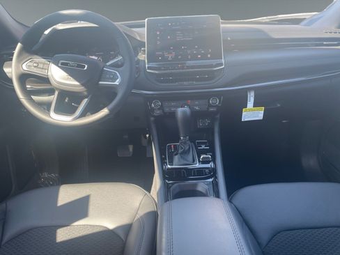 New 2026 Jeep Compass Latitude image 11