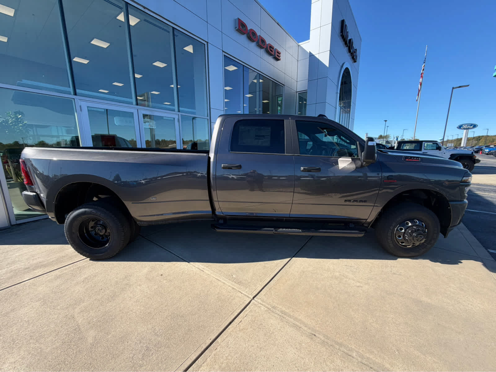 New 2026 RAM 3500 Big Horn AWD/4WD image 4