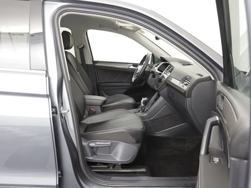 Used 2023 Volkswagen Tiguan SE FWD image 18