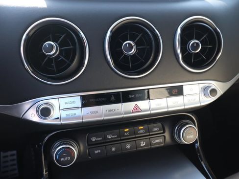 Used 2018 Kia Stinger GT2 AWD/4WD image 24